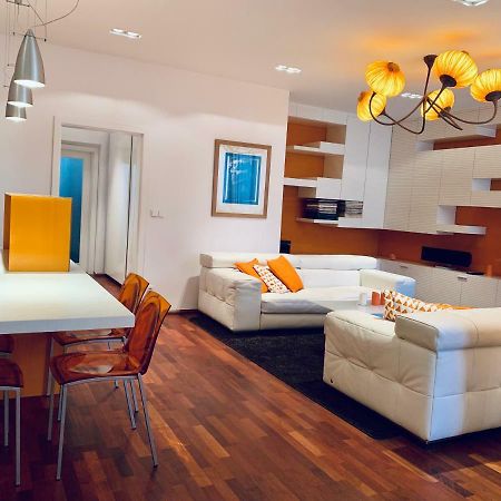 Luxury Apartment In The Center Of Prag Exteriör bild