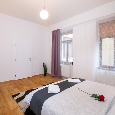 Luxury Apartment In The Center Of Prag Exteriör bild
