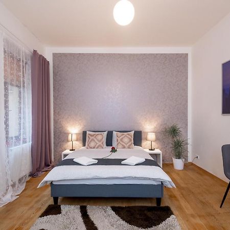 Luxury Apartment In The Center Of Prag Exteriör bild