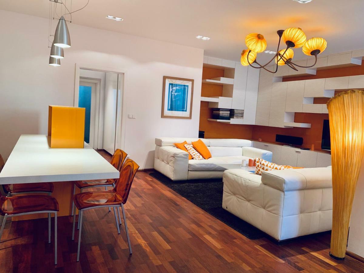 Luxury Apartment In The Center Of Prag Exteriör bild