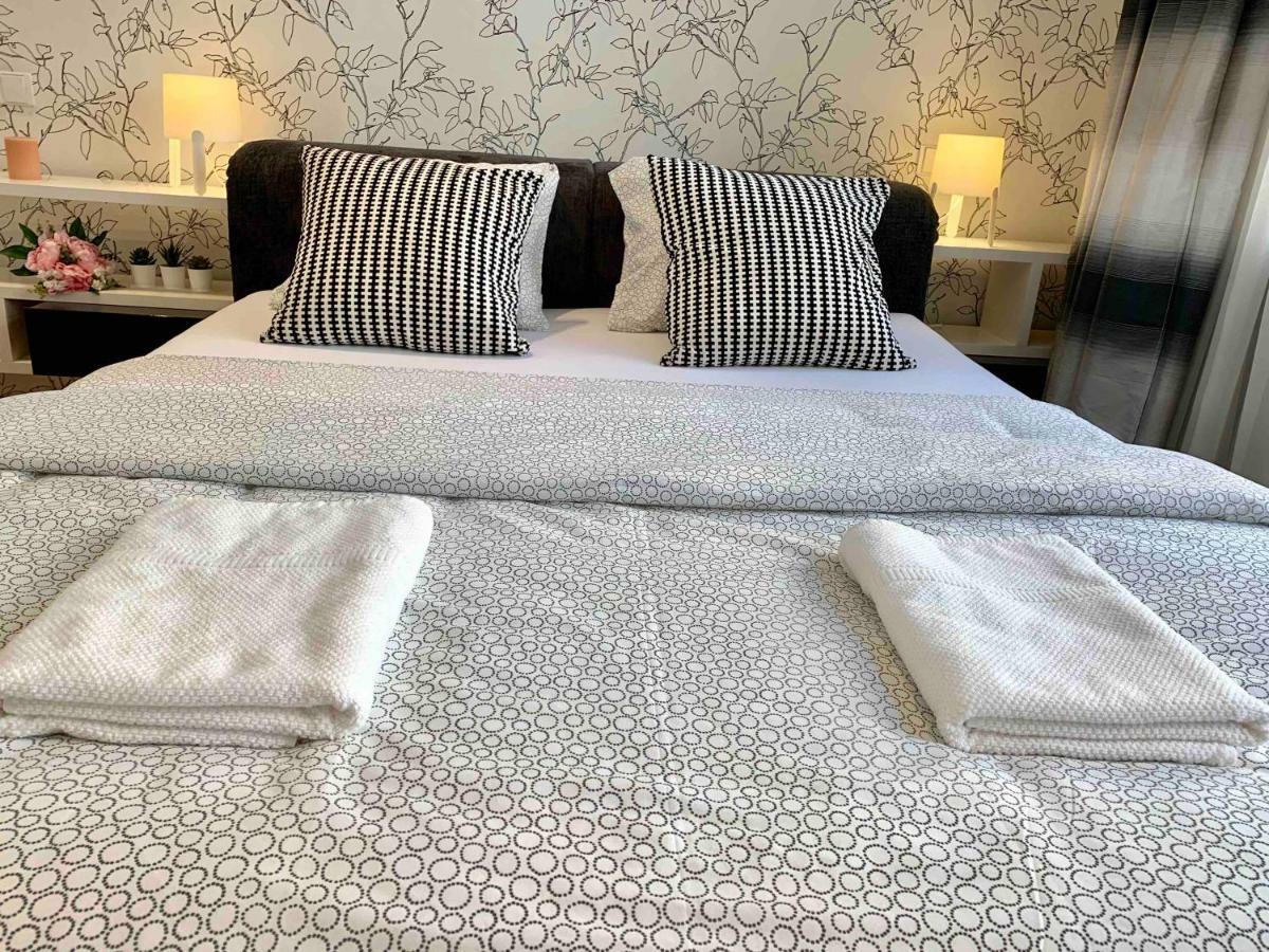Luxury Apartment In The Center Of Prag Exteriör bild