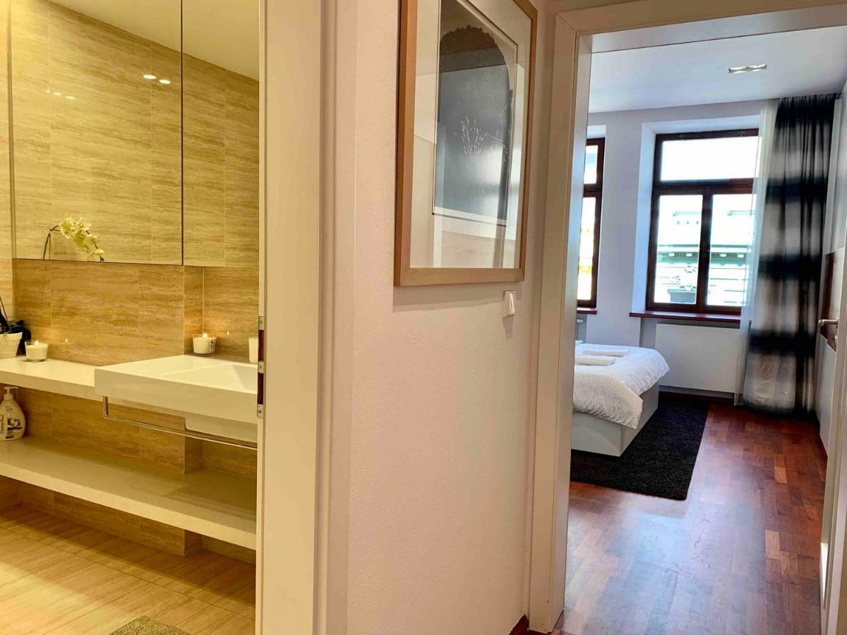 Luxury Apartment In The Center Of Prag Exteriör bild