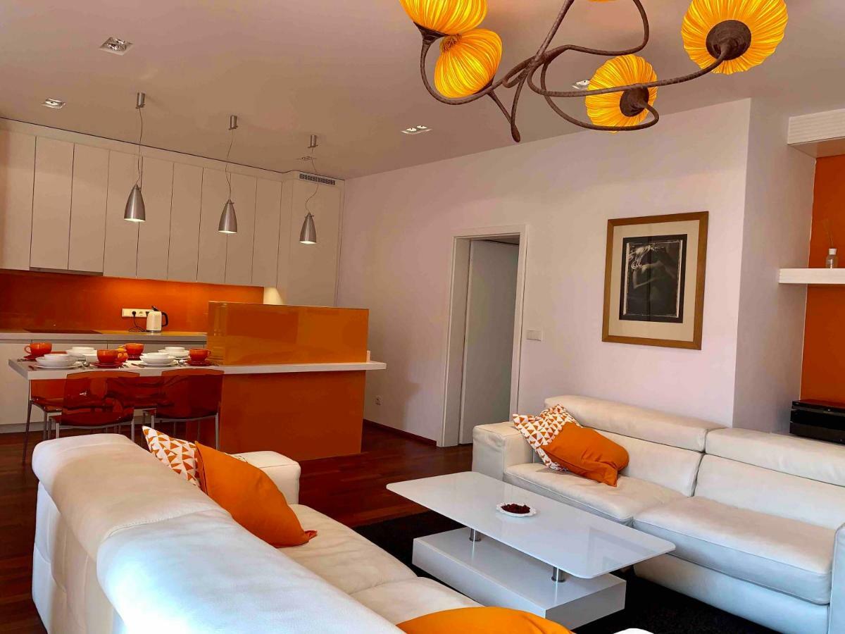 Luxury Apartment In The Center Of Prag Exteriör bild