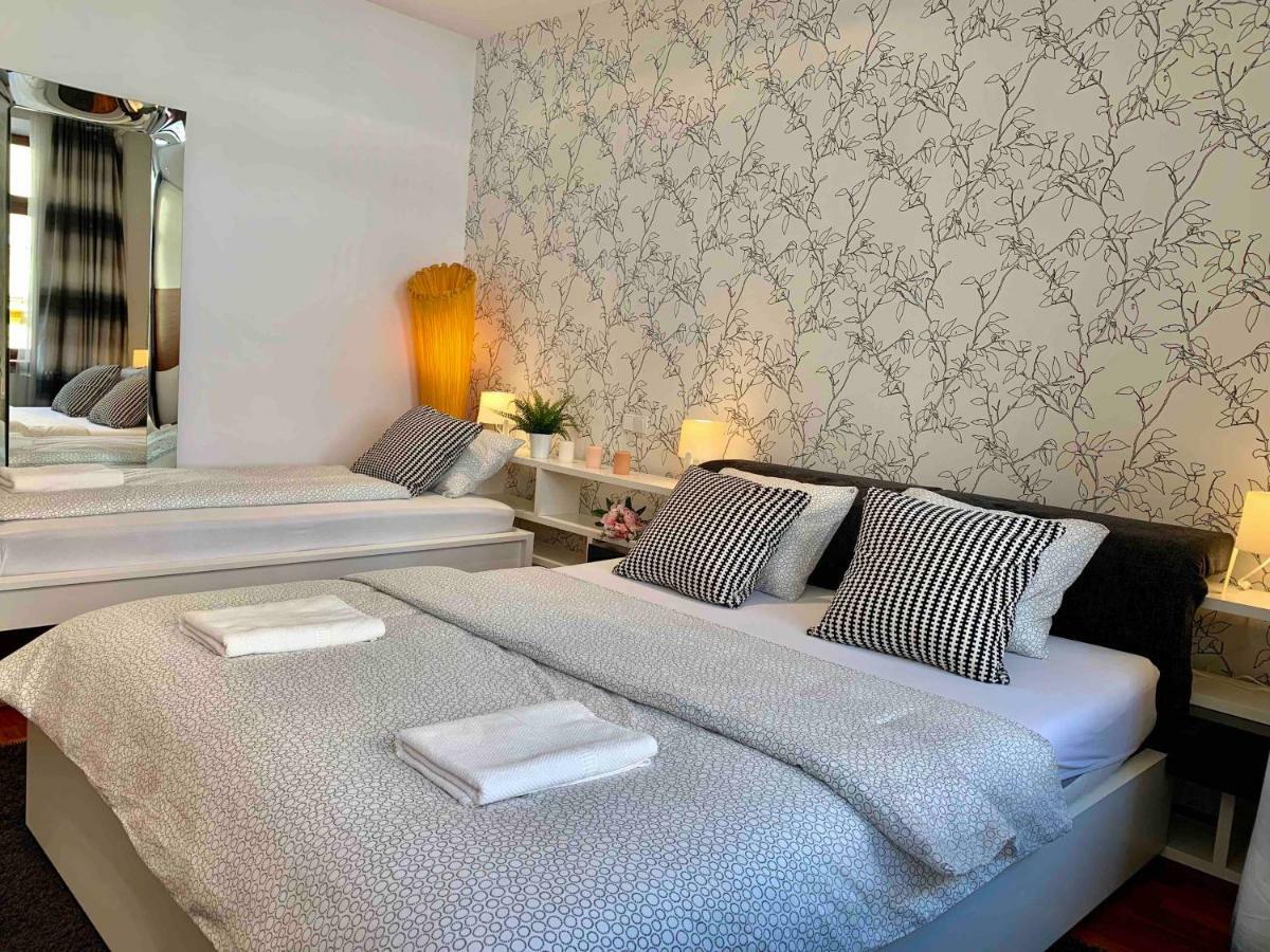 Luxury Apartment In The Center Of Prag Exteriör bild