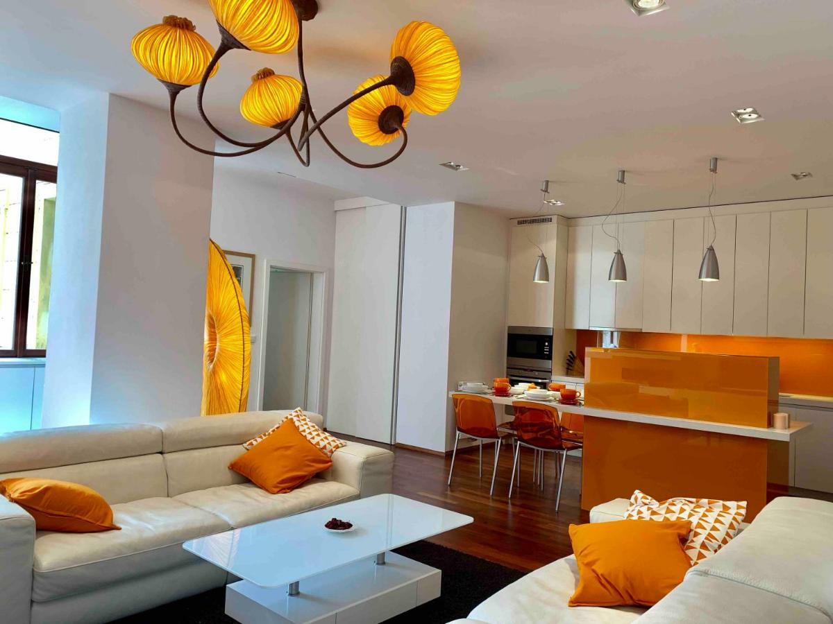 Luxury Apartment In The Center Of Prag Exteriör bild