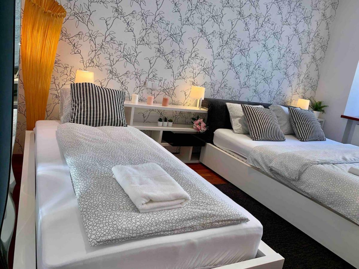 Luxury Apartment In The Center Of Prag Exteriör bild