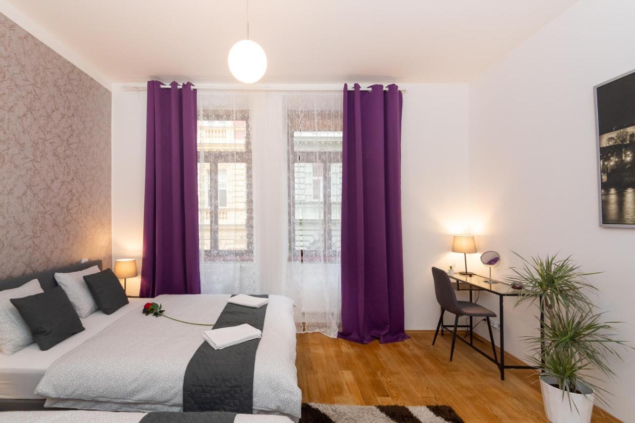 Luxury Apartment In The Center Of Prag Exteriör bild