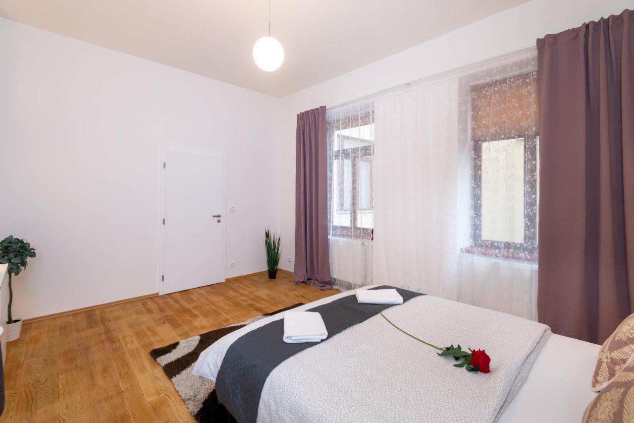 Luxury Apartment In The Center Of Prag Exteriör bild