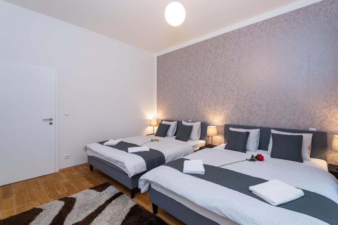 Luxury Apartment In The Center Of Prag Exteriör bild
