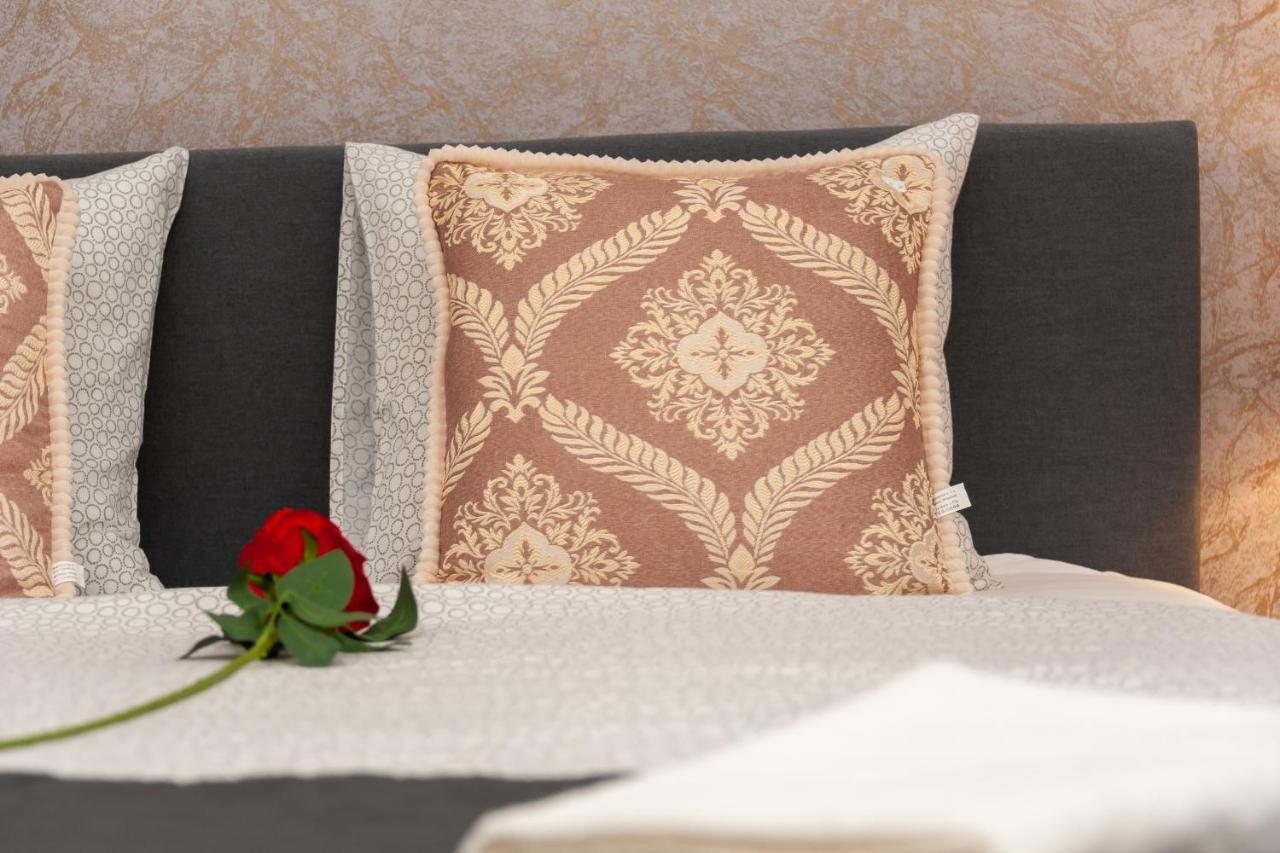 Luxury Apartment In The Center Of Prag Exteriör bild
