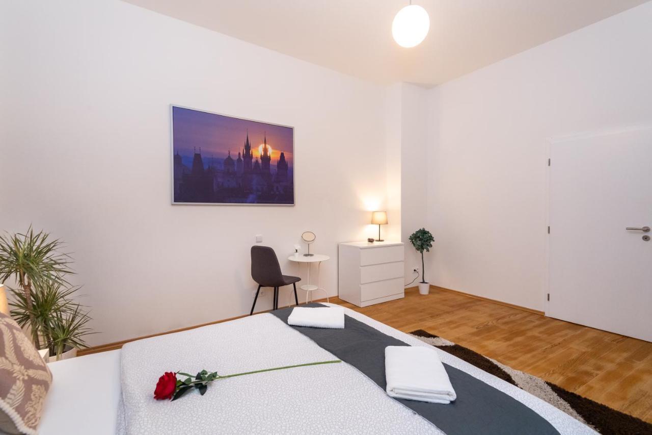 Luxury Apartment In The Center Of Prag Exteriör bild